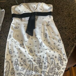 White House Black Market Black and White Paisley Pencil Skirt